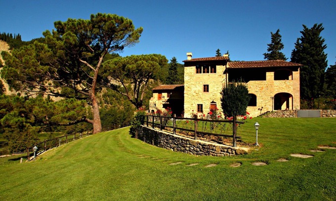 Dicomano Apartment | Beautiful apartment for 6 people with WIFI, pool, TV and pets allowed