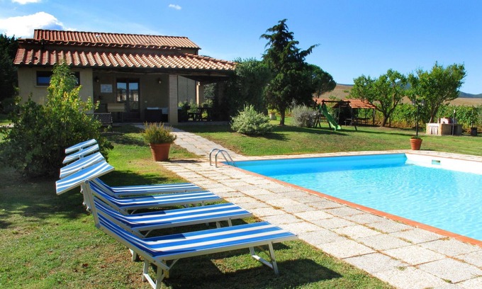 Pomarance Villa | Beautiful apartment in villa for 5 guests with pool, WIFI, TV and patio