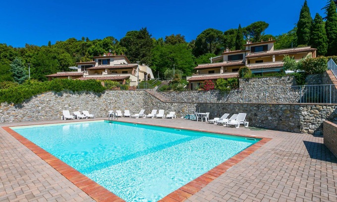 Riparbella Apartment | Beautiful apartment for 5 people with pool, WIFI, TV, terrace and panoramic view