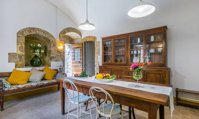 Stigliano Apartment | Beautiful apartment for 2 guests with WIFI, TV, patio, pets allowed, panoramic view and parking