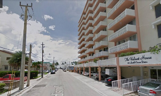 Hollywood South Central Beach Condo | Beautiful apartment on the beach. Look at the sea from your balcony .