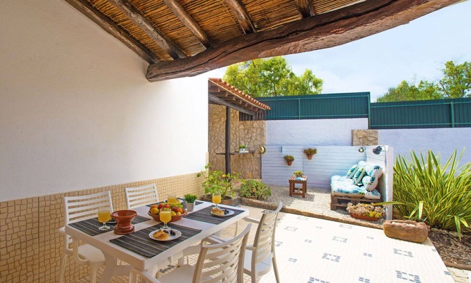 Mem Moniz House | Beautiful apartment in villa for 4 people with A/C, pool, WIFI, TV and patio