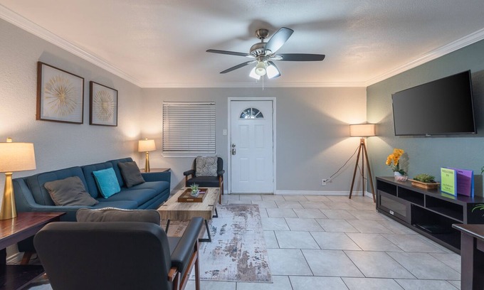 Mahncke Park Apartment | Beautiful Apartment at The Botanical Gardens #1
