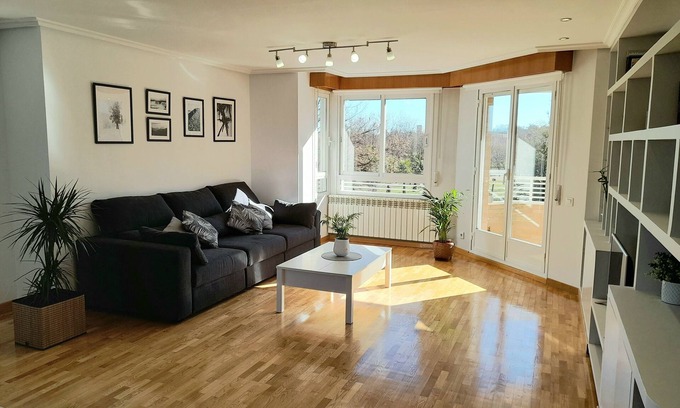 Logrono Apartment | Beautiful apartment, very spacious, with views and garage