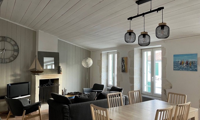 La Flotte Apartment | Beautiful apartment with terrace near beaches, shops.