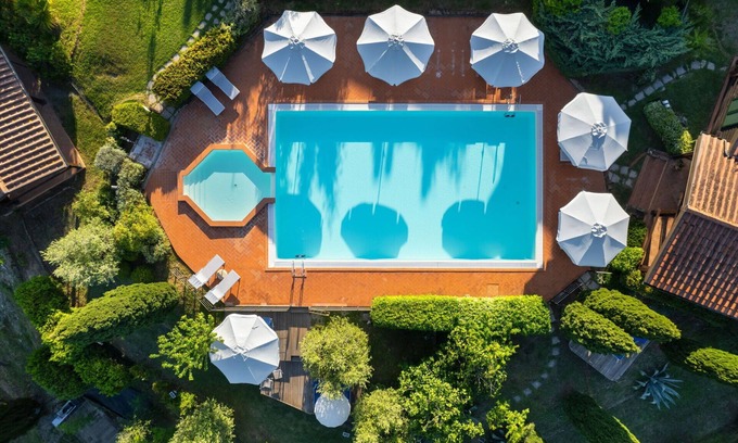 Sughera Apartment | Beautiful apartment with WIFI, pool, A/C, TV, terrace and panoramic view, close to San Gimignano