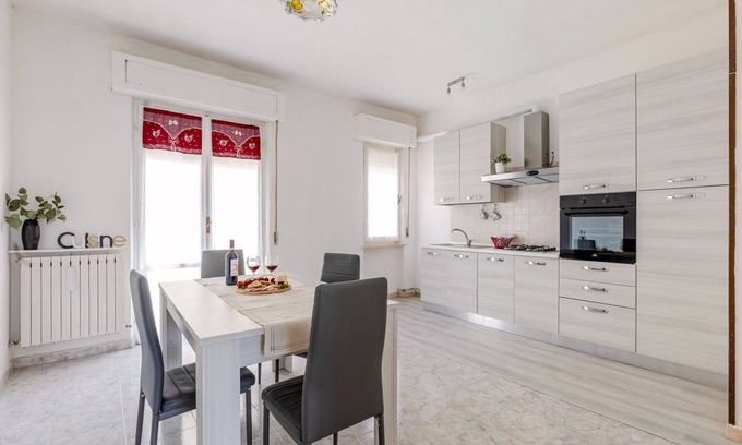 Loreto Apartment | Beautiful apartment with WIFI, TV, terrace, panoramic view and parking, close to Porto Recanati