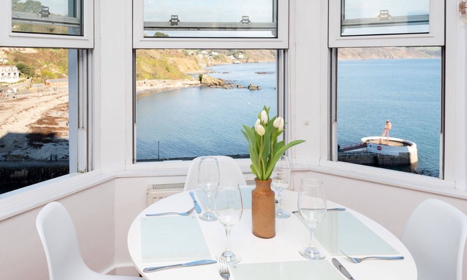 Looe House | Beautiful apartment, with fabulous sea views.