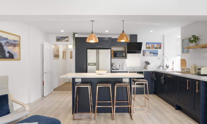 Exeter Apartment | Beautiful Apartment with Parking, Central Exeter