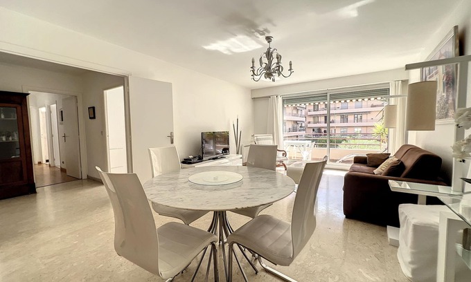 Jean-Medecin Apartment | Beautiful apartment with terrace (if Parking space necessary add100€ per week)