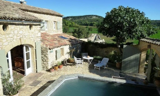Belvezet House | Beautiful authentic stone village house (19 ° s) in a hamlet 15 ’from Uzès