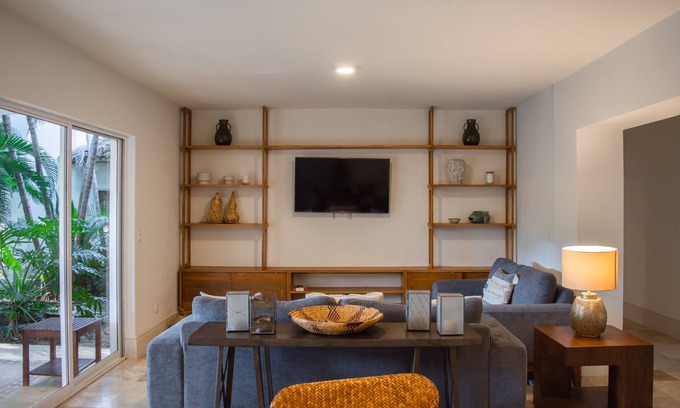 La Cruz de Huanacaxtle House | Beautiful Beach House