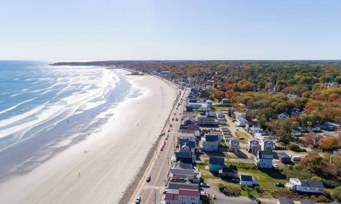 York Beach House | Beautiful Beachfront 6 bedroom vacation home