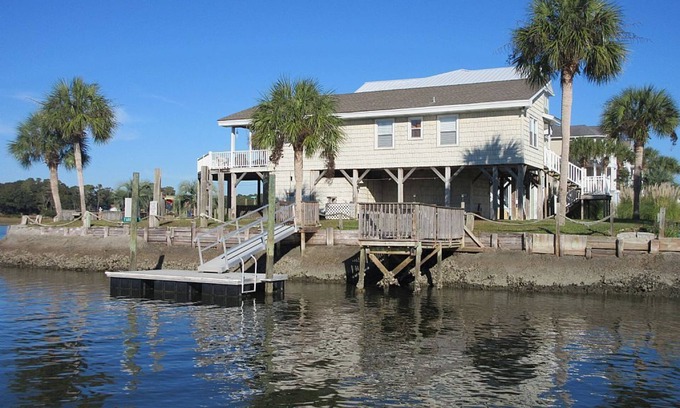 Ocean Isle Beach House | Beautiful beach house located on the Intracoastal Waterway with Canal Access!