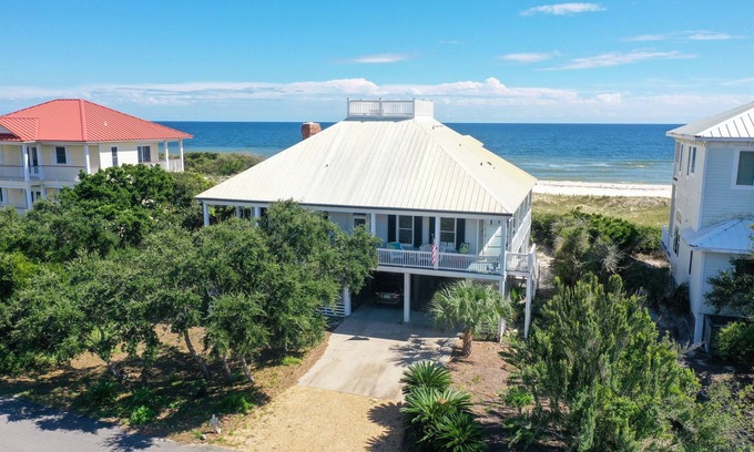 Sea Palm Village House | Beautiful Beachfront Colonel's Cottage