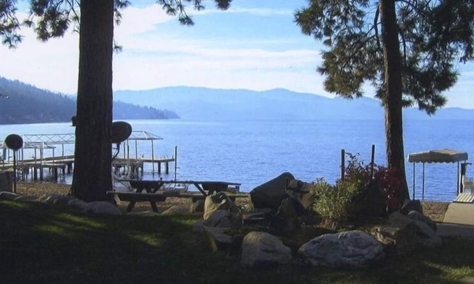 Coeur d'Alene House | Beautiful Beach Cottage, just steps to the Beach - Lake CDA-Driftwood Bay