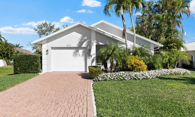 Naples Park House | Beautiful Beach Cottage