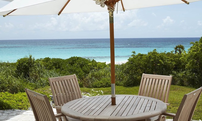 Dunmore Town House | Beautiful Beach Front in Secluded Harbour Island