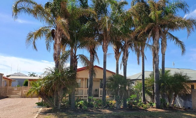 Moonta Bay House | Beautiful beach house - 4-bedroom -with AC and WiFi in Moonta Baynn