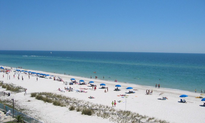 Gulf Shores Condo | Beautiful Beachfront Condo Great Value FREE WIFI Heated Pools