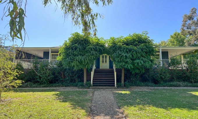Beechworth House | Beautiful Beechworth home walking distance to town