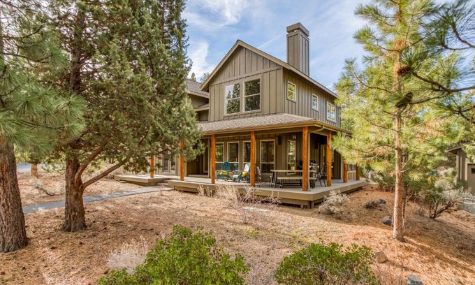 RiverWild House | Beautiful Bend Retreat - Meredith Lodging