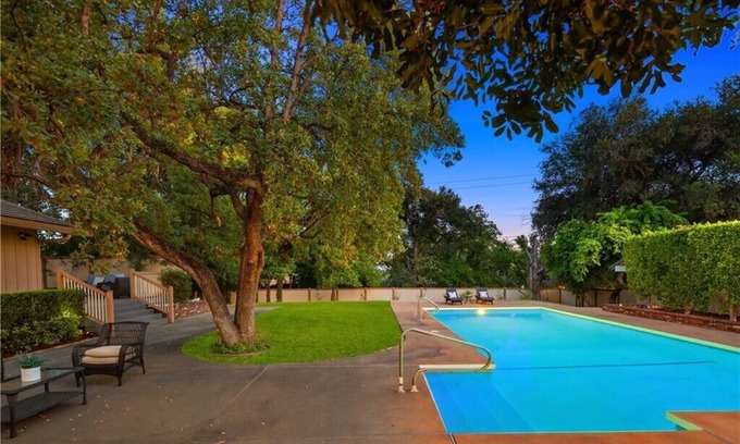 Arcadia House | Beautiful big house: 5bedrooms with pool in Arcadia