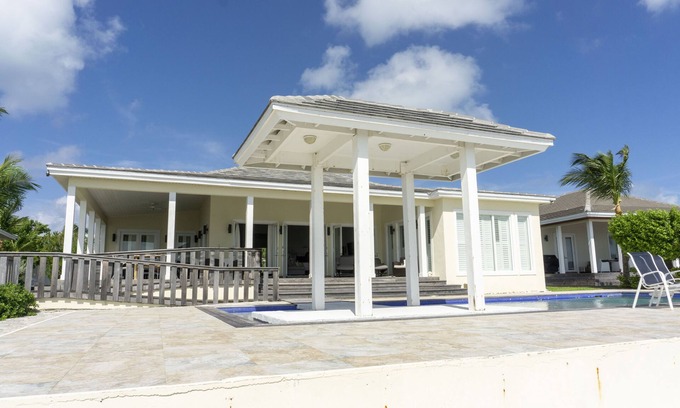 Alice Town House | Beautiful Bimini Bay