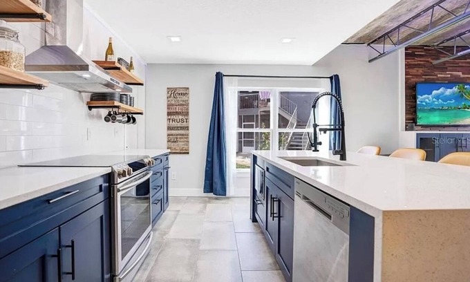 Sanford Condo | Beautiful Blue oasis in historic Sanford - KING SUITE with full washer dryer