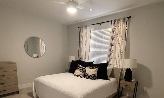 Mount Pleasant House | Beautiful Brand New Southern Style 5 Bedroom - 5 min from IOP beach!