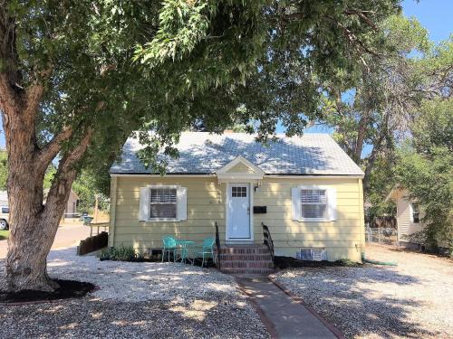 Greeley Apartment | Beautiful Bungalow Next to UNC - Free Cruiser Bikes!
