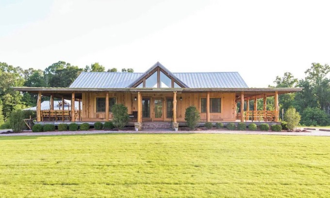 Auburn House | Beautiful cabin tucked away 3 miles from Auburn Campus
