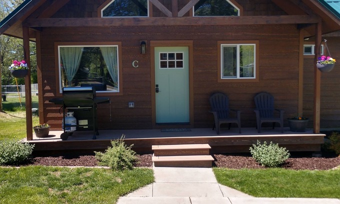 Columbia Falls Cabin | Beautiful cabin close to Glacier Park, Flathead Lake & Whitefish Mountain.