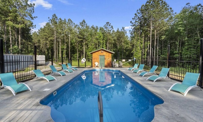 Golden Cabin | Beautiful cabins with a pool in a peaceful setting