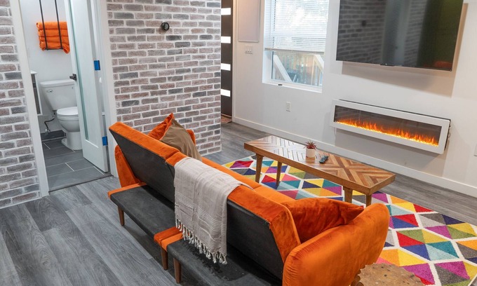 Elysian Heights House | Beautiful central getaway- walk to lake, park and amazing restaurants and bars.