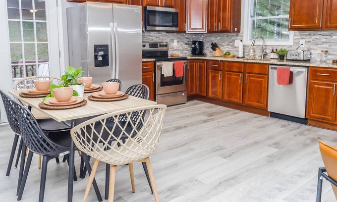 Church Street House | Beautiful Centrally Located, Spacious Family Retreat 🙋🏾♀️ Long & Short Stays