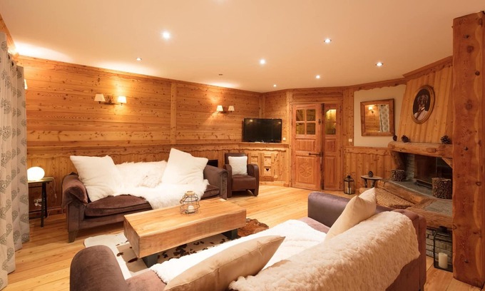 Montgenevre Ski Chalet | Beautiful chalet along Rue des Montagnards, easy piste access
