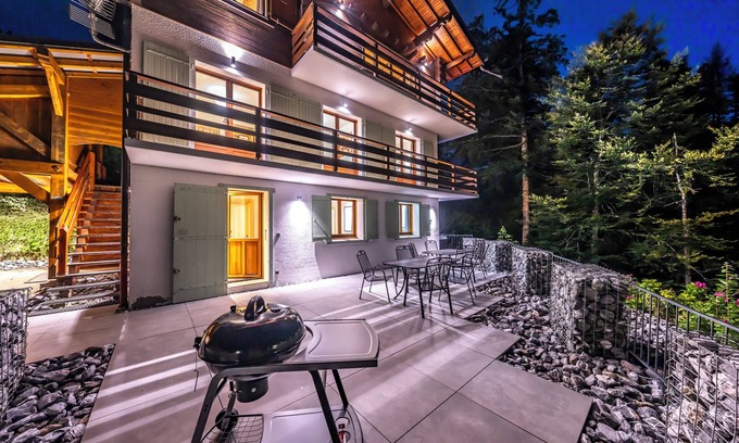 Les Carroz-d'Araches Ski Chalet | Beautiful chalet & apartment - great location close to piste, gondola and town