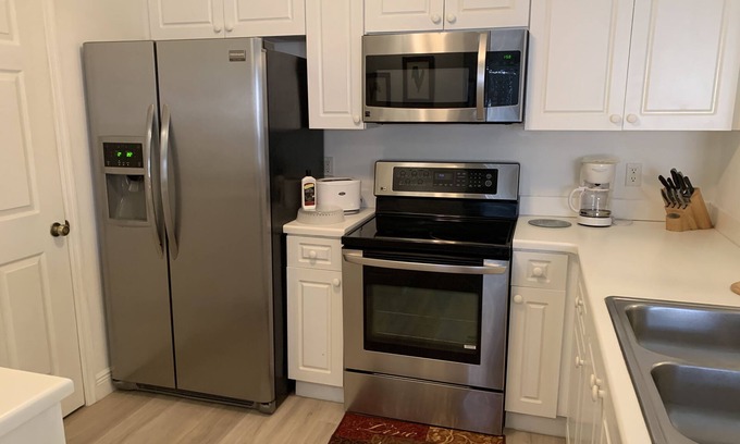 McGregor Condo | Beautiful Condo Near Everything!