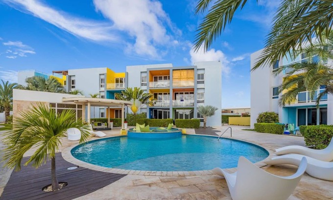 Boegoeroei Condo | Beautiful Condo w/2BR 2BA GroundFloor Pool Access