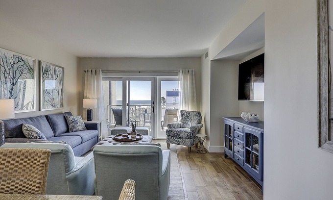 Hilton Head Island Condo | Beautiful condo with ocean & pool views, hot tub + snowbird friendly