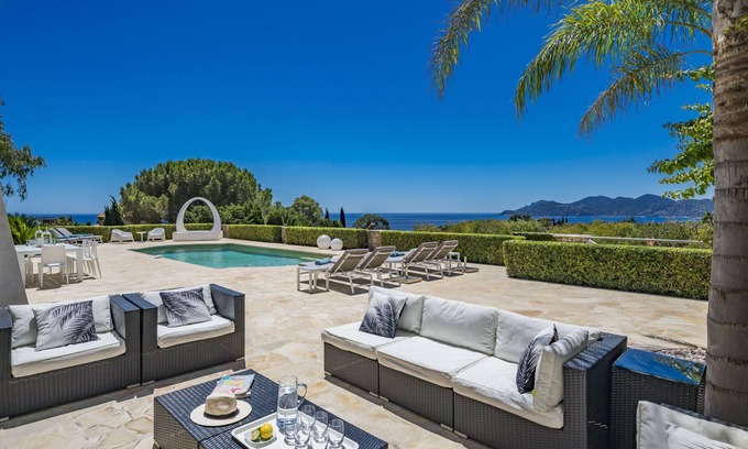 La Croix des Gardes Villa | Beautiful contemporary villa, with splendid panoramic sea view