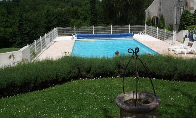 Sammarçolles House | Beautiful converted farmhouse in Saint-Sauvant with private heated pool