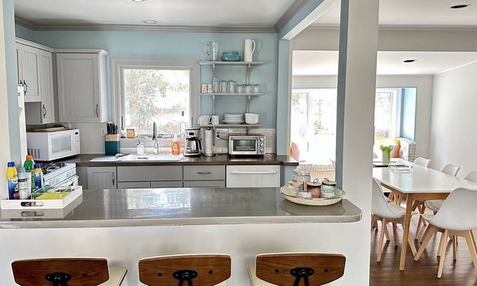 Noyack House | Beautiful Cottage in private Sag Harbor community nxt to beach & nature preserve