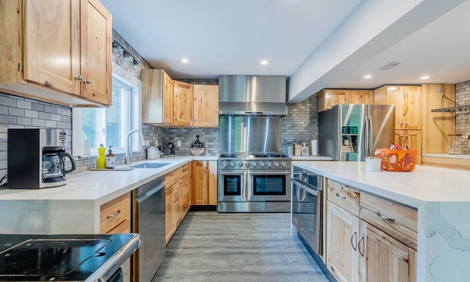 North Kawartha Cottage | Beautiful Cottage near Chandos Beach with Hot Tub