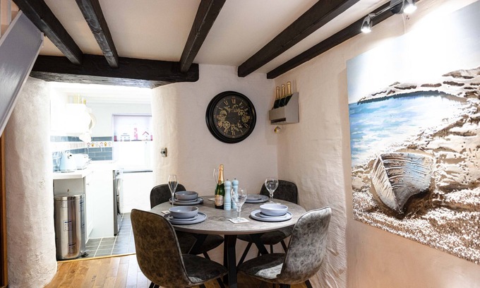 Mevagissey Cottage | Beautiful cottage seconds from the famous picturesque harbour at Mevagissey