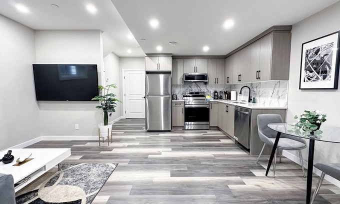 Calgary Apartment | Beautiful Cozy Spacious Suite