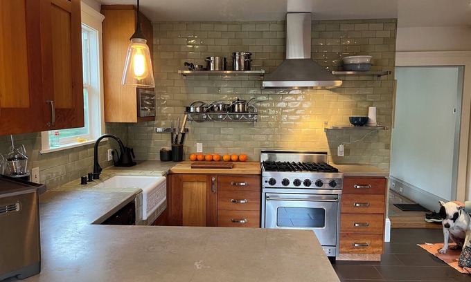 Rockridge House | Beautiful Craftsman in the Heart of Rockridge