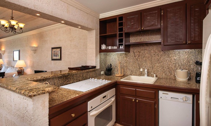 Diamond Valley Resort | Beautiful Crane Residences: A One Bedroom Standard Room with a Roof Top Pool