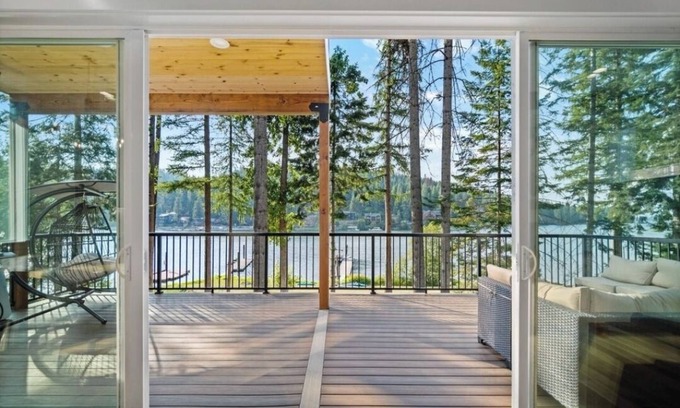 Coeur d'Alene House | BEAUTIFUL CUSTOM LAKE COUER D ALENE WATERFRONT HOUSE WITH JACUZZI
